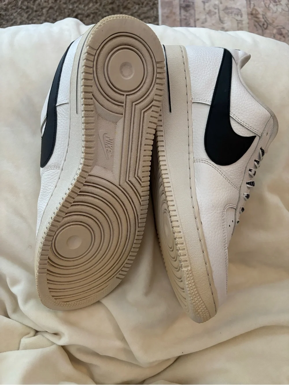 Nike White and Black Low-Top Sneakers